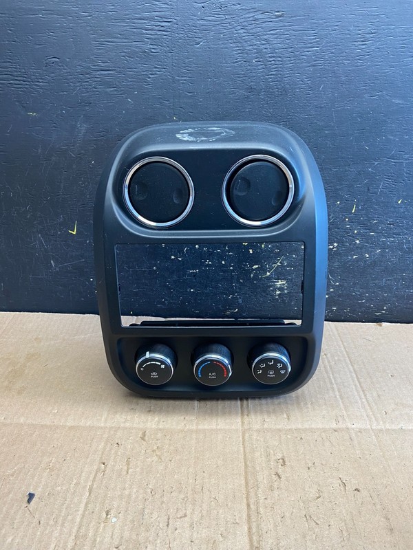 2011 to 2017 Jeep Patriot Dash Climate Temperature Control Radio Bezel AA8071 DG