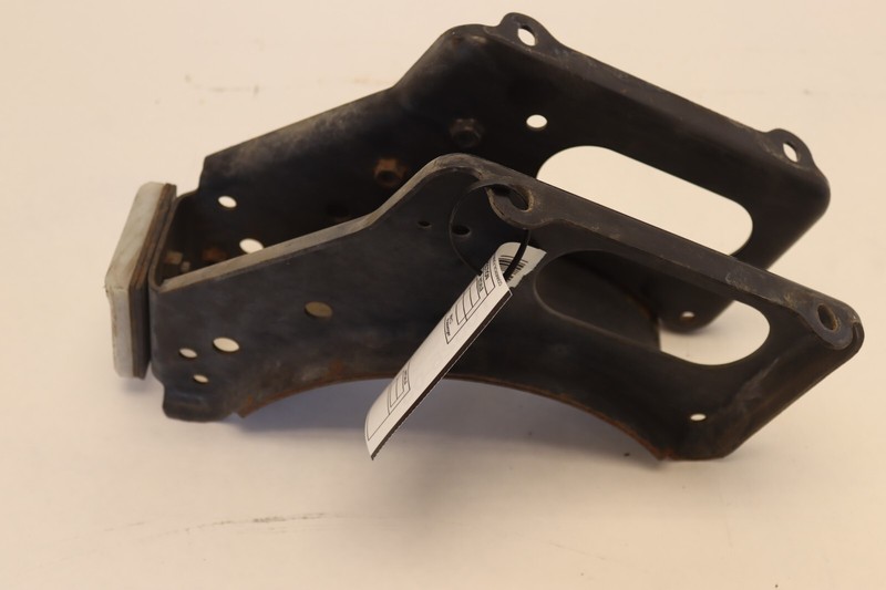 2013-2018 MACK CXU613 RIGHT PASSENGER SIDE HOOD REST BRACKET 84204751 OEM