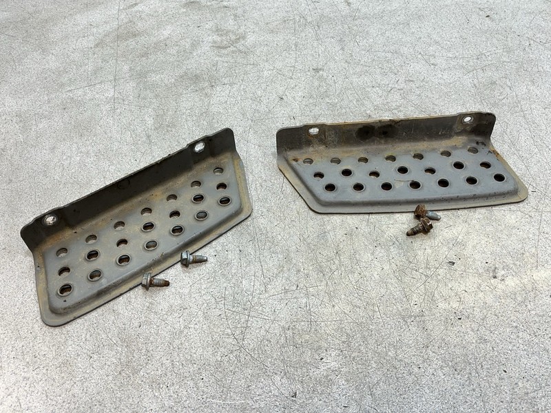 02-06 Mercedes Dodge Sprinter T1N Front Left Right Set Bumper Foot Step Mount