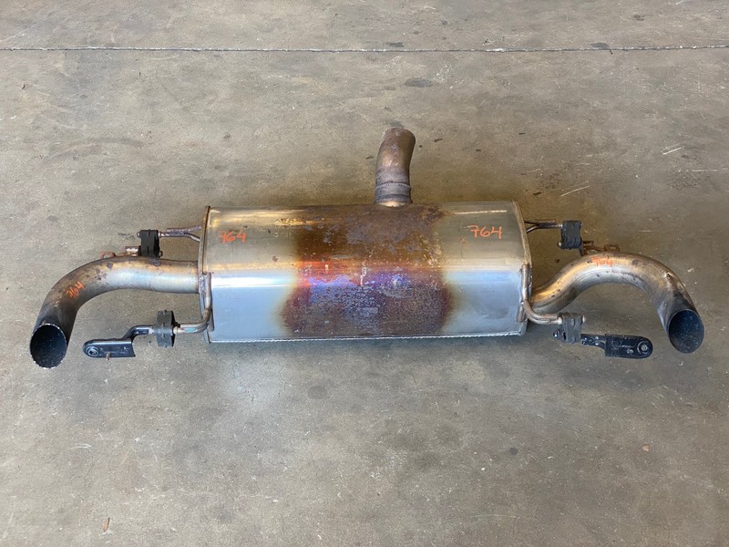 2017-2019 ALFA ROMEO GIULIA REAR EXHAUST MUFFLER ASSEMBLY OEM LOT764