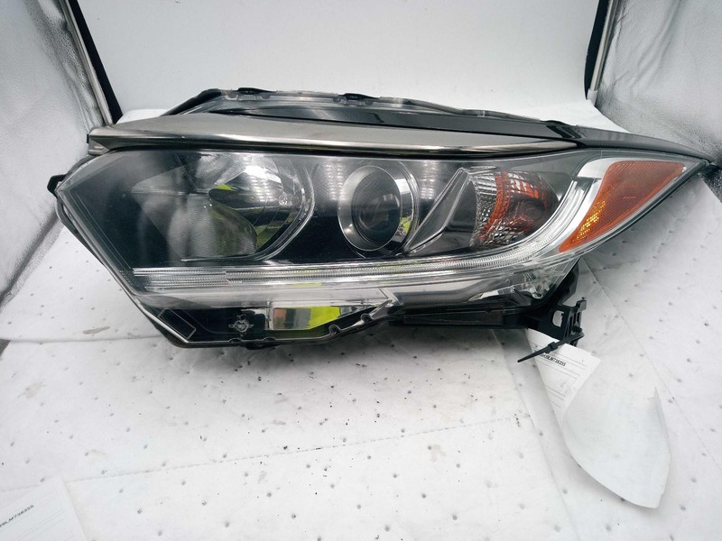 2020 Honda HR-V Left Grey Headlight Assembly 674884, Used, 130K Miles