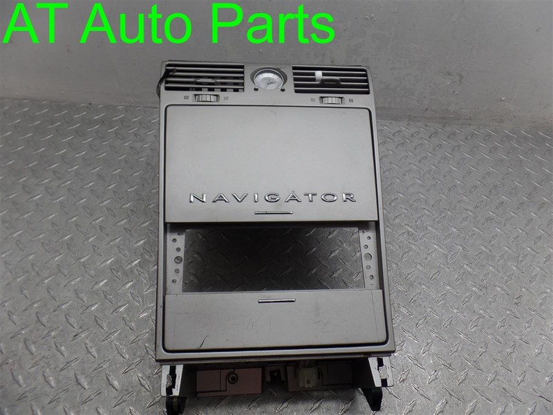 03-06 LINCOLN NAVIGATOR RADIO BEZEL WITH AC VENTS AND CLOCK 3L7Z7804302DAA