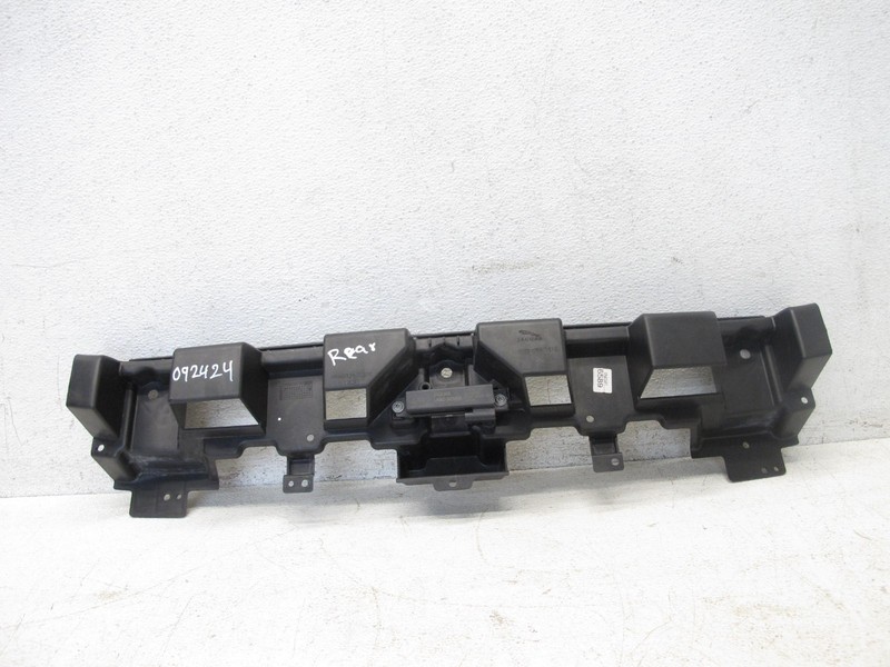 09-15 JAGUAR X250 XF XFR XFR-S REAR BUMPER COVER BRACKET CENTER OEM 092424