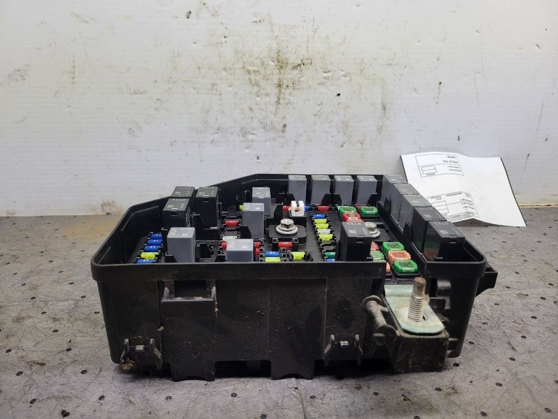 Fuse Junction Box Engine Without Tow Package Fits 15-17 TRAVERSE 1772690