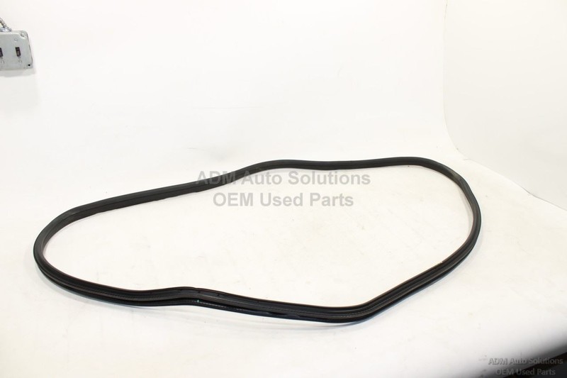 2014-19 MERCEDES CLA250 SEDAN FRONT LEFT DOORWAY WEATHERSTRIP ON BODY SEAL OEM