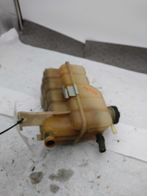 2003 Chevrolet Silverado 1500 Engine Coolant Reservoir Green OEM 15808716