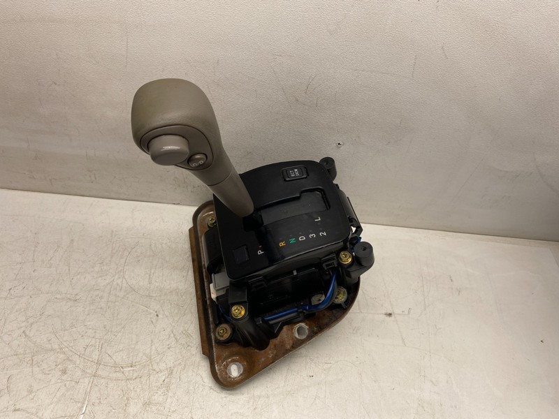 2004-2007 TOYOTA HIGHLANDER AUTOMATIC TRANSMISSION GEAR SHIFT SHIFTER SELECTOR