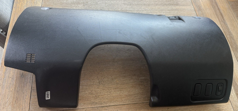 2004-11 Mitsubishi Endeavor Kick Panel Knee Bolster Trim