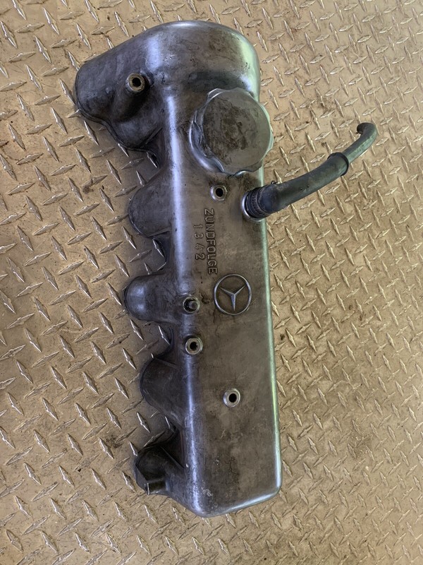 1970 Mercedes Benz W115 220D Engine Cylinder Head Valve Cover 220 D W 115