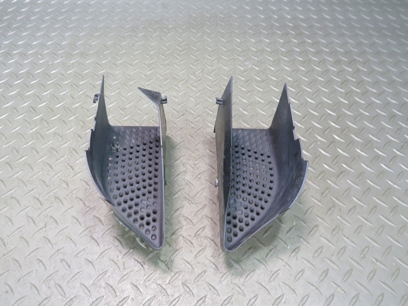 2015-2018 PORSCHE MACAN FRONT LEFT & RIGHT BUMPER AIR DUCT GUIDE SET OF 2