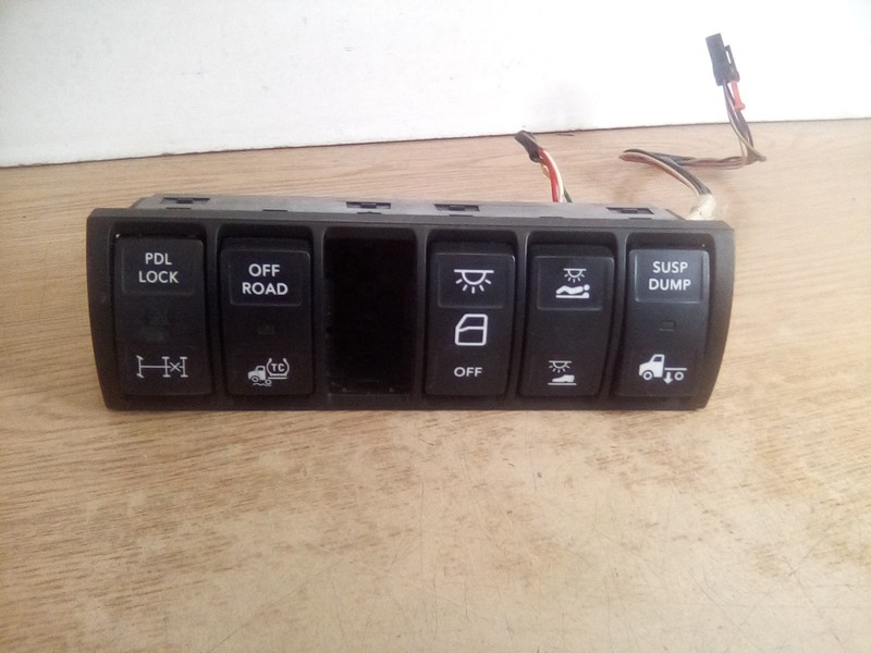 International Prostar 4057689C1 Multiplexed Switch Panel