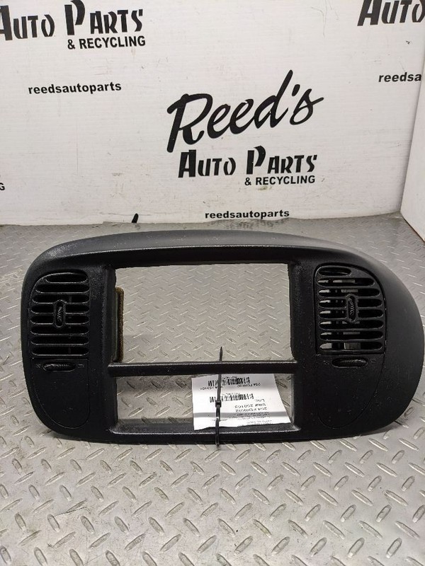 1998-2003 FORD F150 HARLEY DAVIDSON RADIO A/C BEZEL BLACK 1L14-7804302-C 1190574