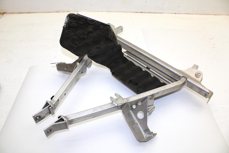 2005 Ski-doo Summit 800 Oem Upper Cross Member 518324739 SS113