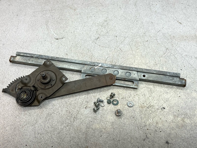 1967 Mercedes Benz W110 Fintail Rear Right Side Door Window Glass Regulator W