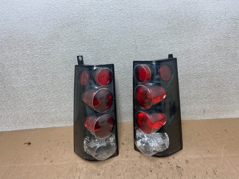 1996-2002 GMC Savana Express 1500 Van Left+Right Set Black Tail Lights Y4987 DG