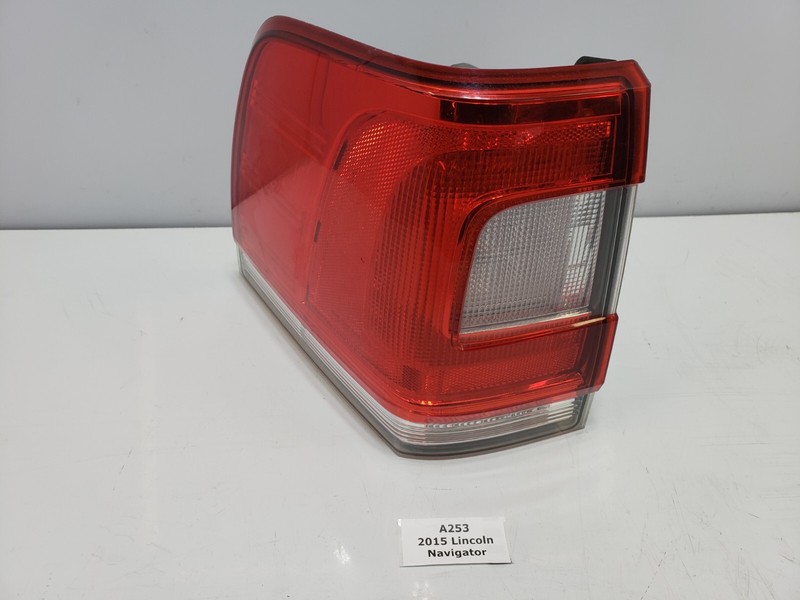 ✅ 2015-2017 OEM Lincoln Navigator Rear Left Driver Side Tail Light Assembly