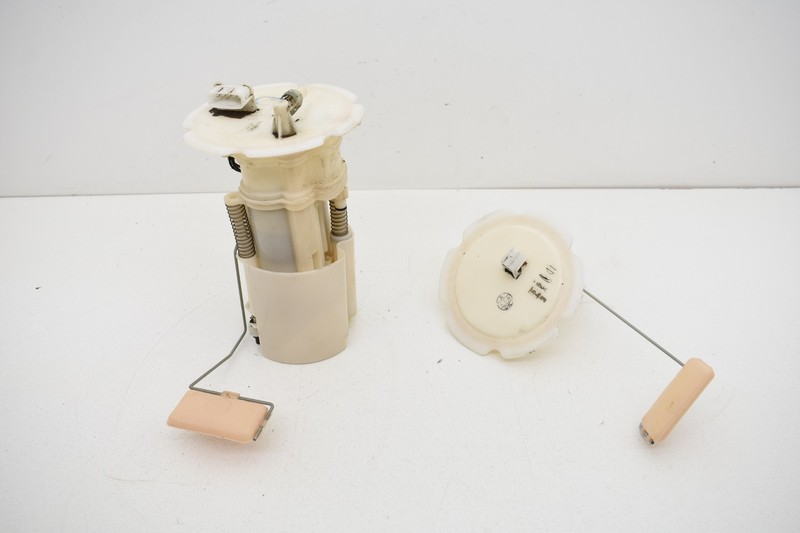 2004 NISSAN 350Z VQ35DE FUEL PUMP SENDING UNIT AND LEVEL SENSOR SET OEM KW51