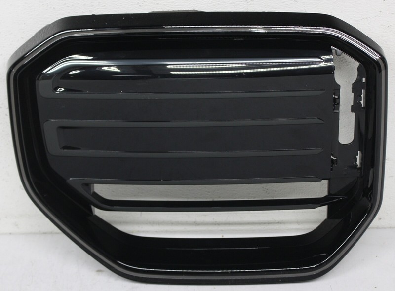 OEM Right Upper Grille Insert For BMW X3 51-13-5-A37-686 Gloss Black surround