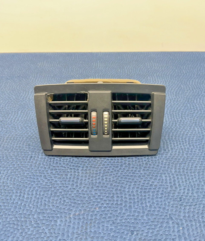 BMW F30 F32 F33 F36 335 328 435 428 Console Rear Room Fresh Air Grille Vent OEM