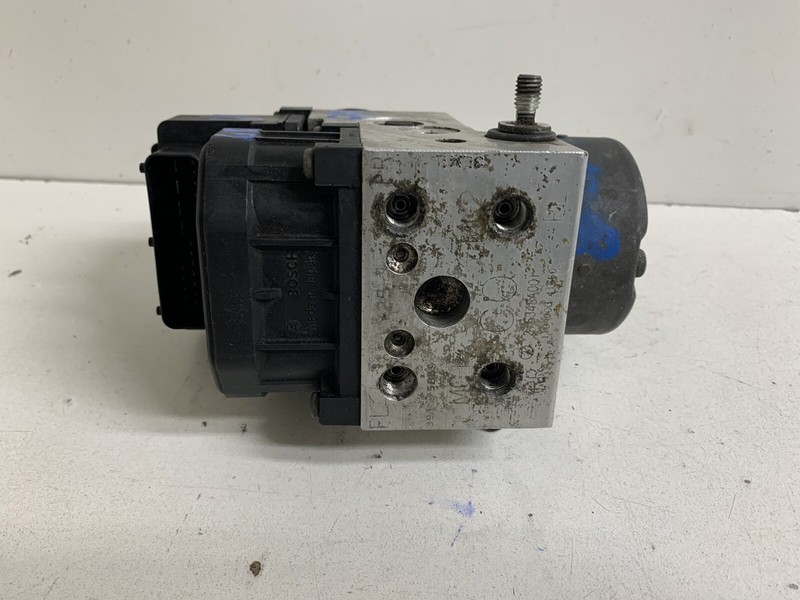 2003-2004 Subaru Forester Auto A/T Anti Lock Brake Pump Actuator & Modulator