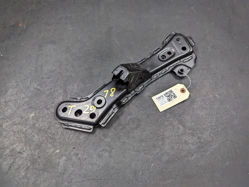 Front Stabilizer Bar Left Support Bracket 2022 Toyota GR86 SU003-08891 2023