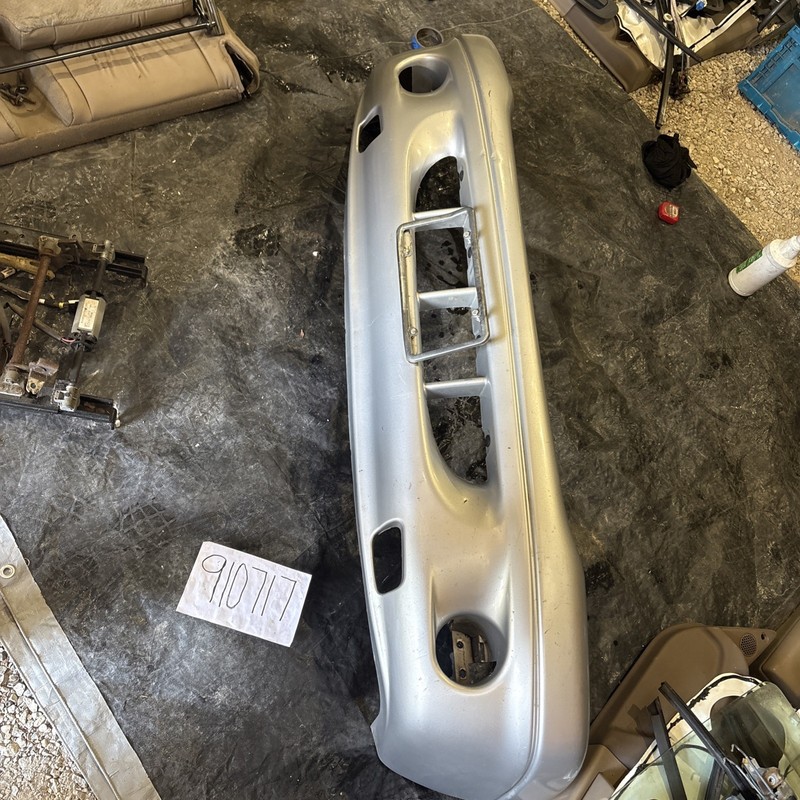 01-03 Dodge DURANGO SLT Front Bumper (LOCAL PICKUP ONLY !!!)