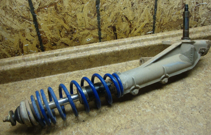 98 Polaris Xpress 300 ATV Express Left Front Shock Hub Carrior Strut Mount Blue