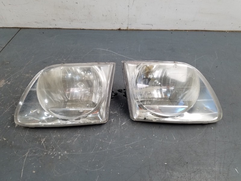 2002 Ford F150 Lightning SVT Aftermarket Head Light Set -** #1022 C1
