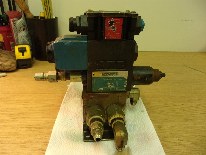 Vickers DG4V-3S-2A-M-FPA5WL-B5-60 Hydraulic Valve Assembly *FREE SHIPPING*