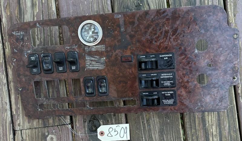Freightliner Dash Panel w/ Switches *missing part number*
