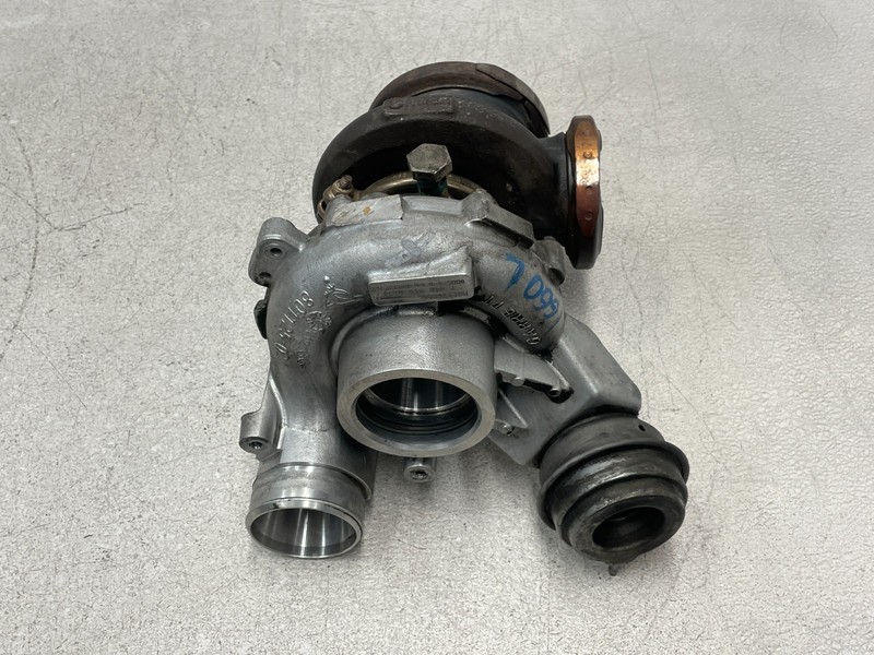2013 2014 2015 F12 BMW M6 Left Driver Turbo Turbocharger 4.4L OEM 1660