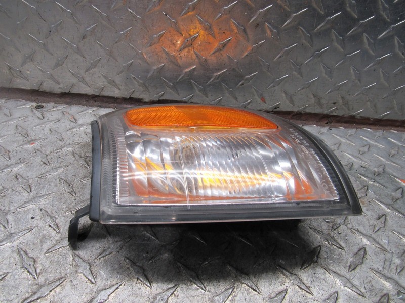 99- 02 TOYOTA 4RUNNER LEFT DRIVER FRONT PARK LAMP TURN SIGNAL FENDER MOUNTED