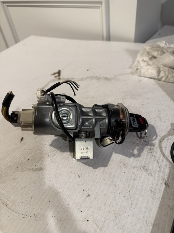 2008-2009 SUBARU OUTBACK LEGACY IGNITION SWITCH LOCK CYLINDER W/KEY OEM X1T25972