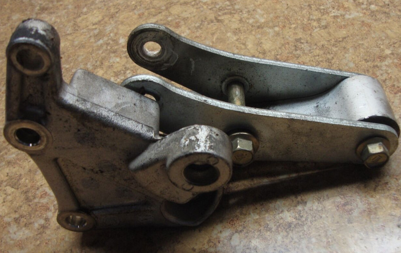 2004 Honda CBR600F4 CBR 600 F4 CBR600 Engine Shock Mount Brace Bracket Motor M9