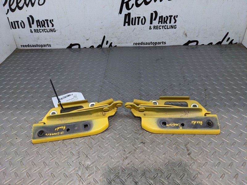10-15 Camaro Ss Hood Hinge Set Hinges Oem Yellow 1172608