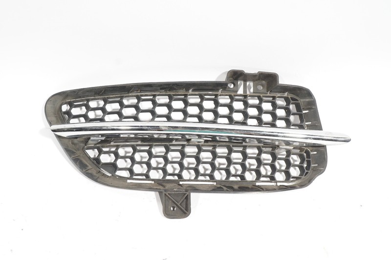 2004 - 2004 VOLKSWAGEN TOUAREG 7L FRONT BUMPER LOWER SIDE GRILLE RIGHT OEM