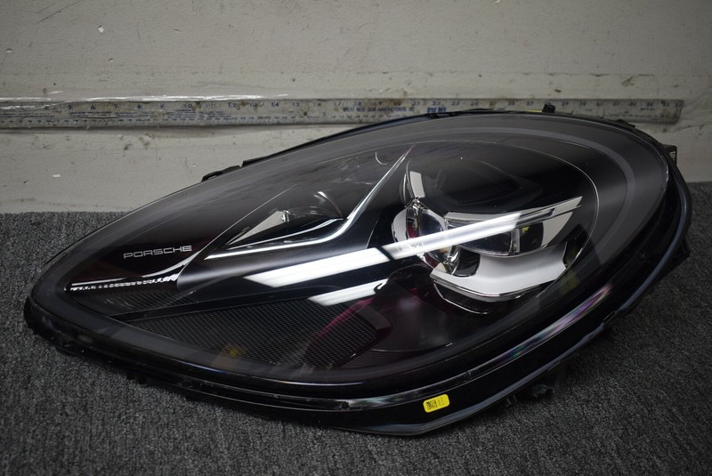 2019-2020 Porsche Macan PDLS Plus LED Headlight LEFT SIDE OEM 95B 941 009