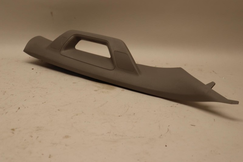 2014-2019 CHEVY SILVERADO 1500 DOUBLE CAB RIGHT WINDSHIELD A PILLAR COVER OEM