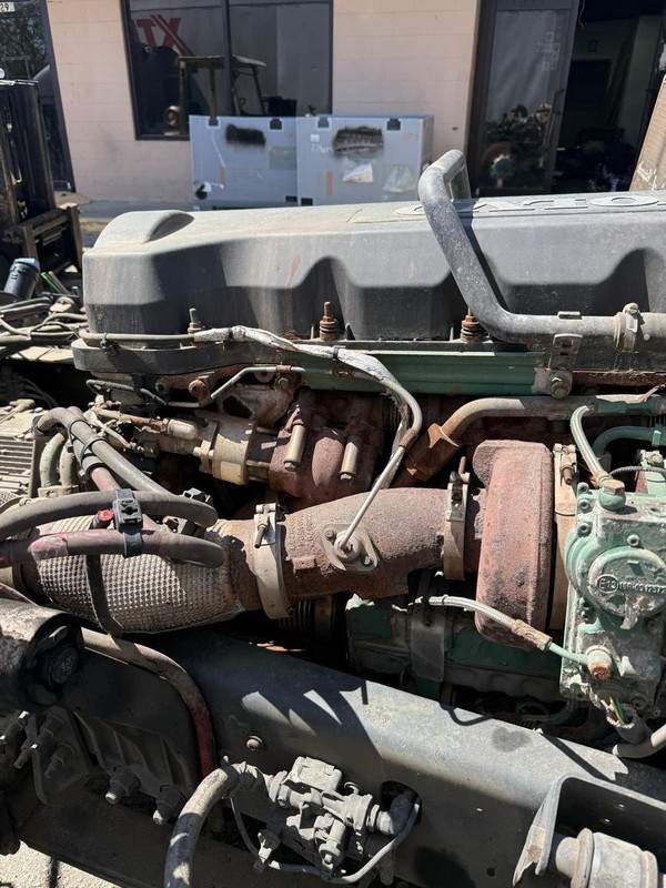 Volvo D11 Diesel Engine N-939277 899.xxx Miles On Cluster