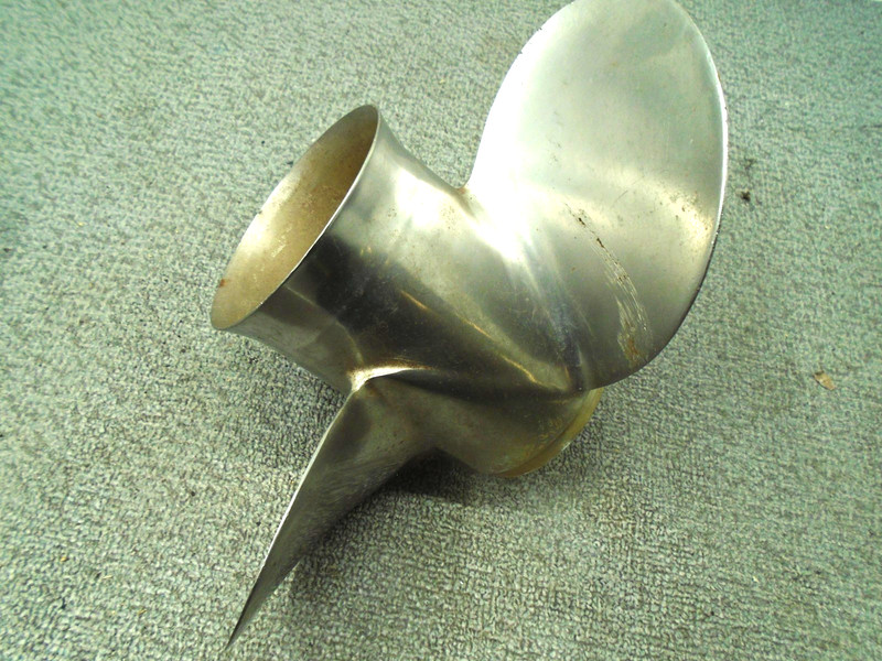 MICHIGAN WHEEL OMC STAINLESS PROPELLER 013004 RIGHT HAND 13 3/4 DIA X 21P