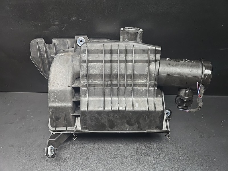 1997-2004 PORSCHE BOXSTER - Engine AIR Filter BOX / Housing 99611012106