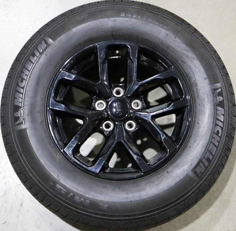 22-23 Jeep Wrangler 17" Wheel & Tire w/ Sensor 04755565AA 245/75R17 OEM Factory