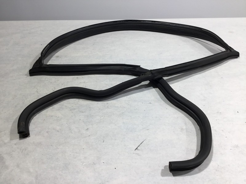 03-06 Dodge Viper SRT10 2005 Windshield Header A Pillar Weatherstrip Seal ;:Y