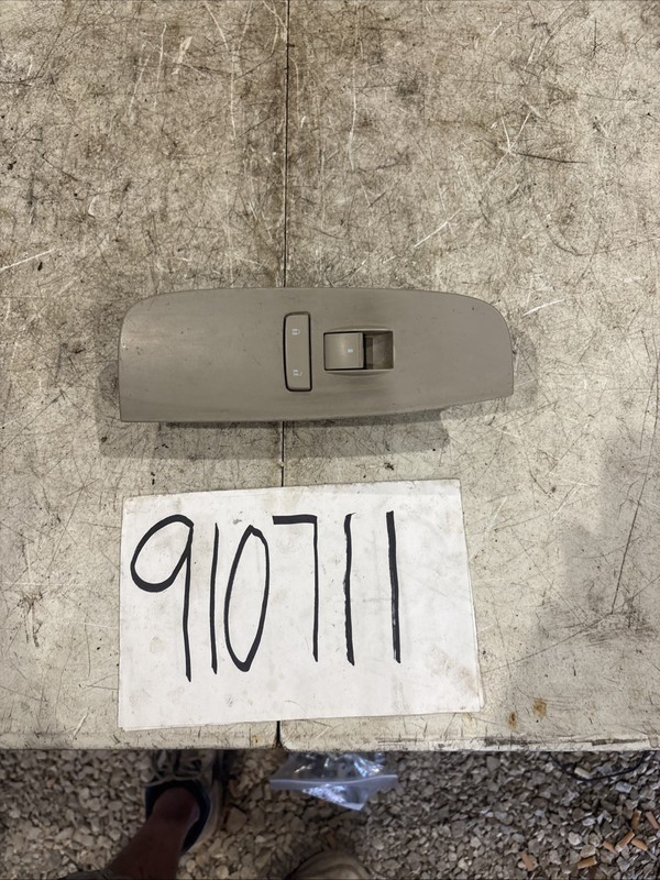 2006-2011 Cadillac DTS Door Switch Front Right 15848178