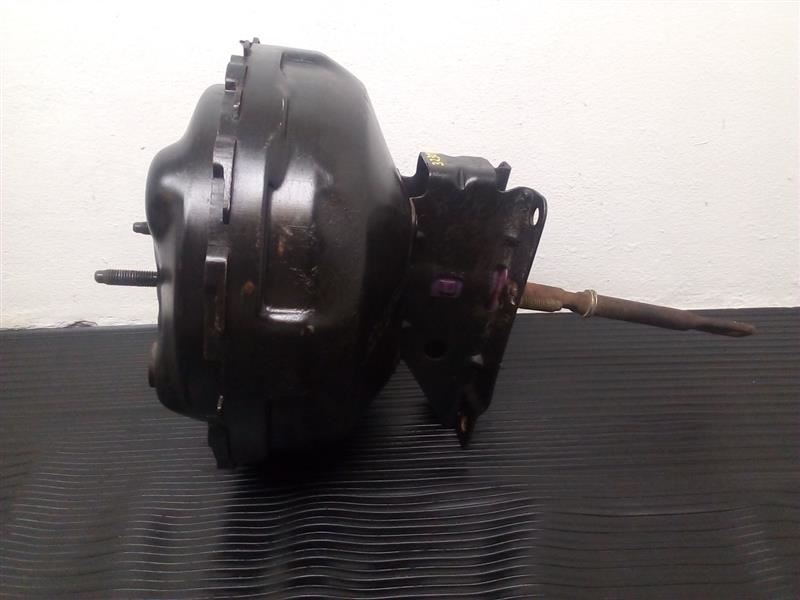 81-91 GMC Suburban 1500 4x4 Power Brake Booster Assembly OEM 18060044