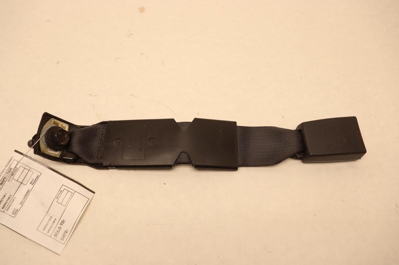 2011-2012 RAM 1500 CREW CAB REAR MIDDLE CENTER SEAT BELT BUCKLE OEM