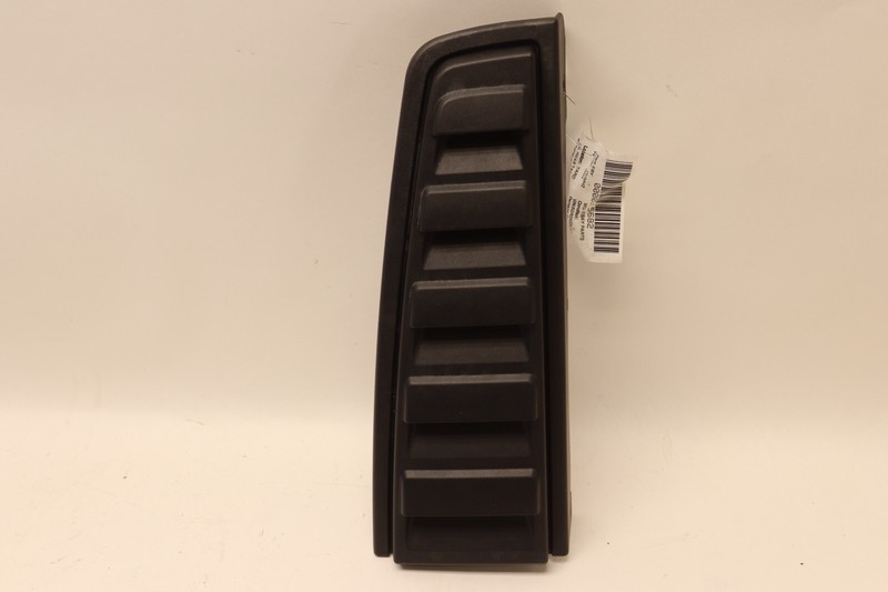2003-2004 HUMMER H2 REAR LEFT SIDE TAILLIGHT UPPER TRIM VENT GRILLE PILLAR OEM
