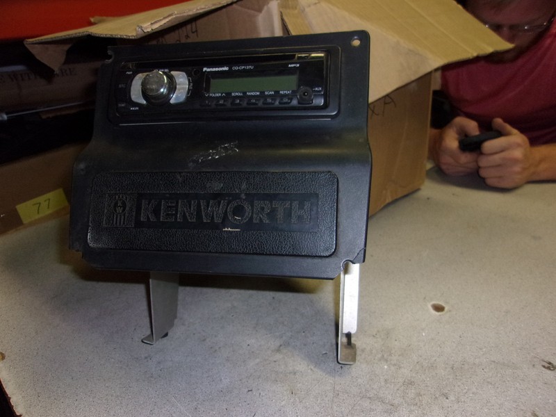 Panasonic CQ-CP137U Kenworth In-Dash Radio Assembly K183-122 S11-1038-1