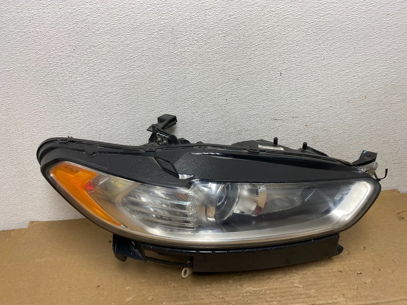 2013 to 2016 Ford Fusion Right Passenger Rh Side Headlight AD4050 DW