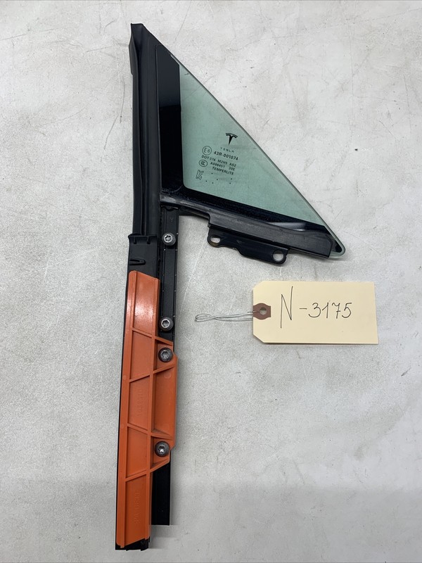 12-20 Tesla Model S Front RH Door Window Corner Quarter Glass 1032610 3175 B65